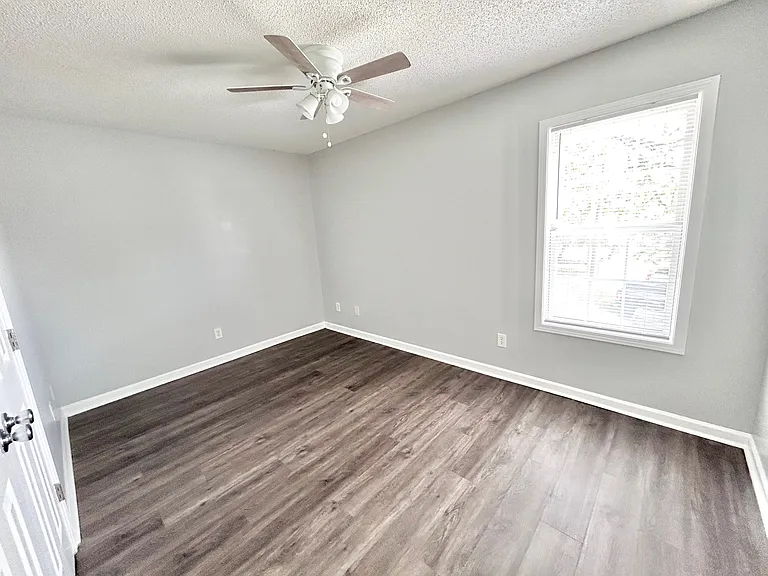 620 E Davis St — Photo 6