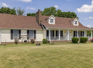 5018 E Robertson Rd, Cross Plains, TN 37049