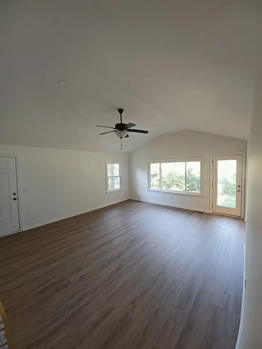 Building Photo - 152 Lakeview Dr