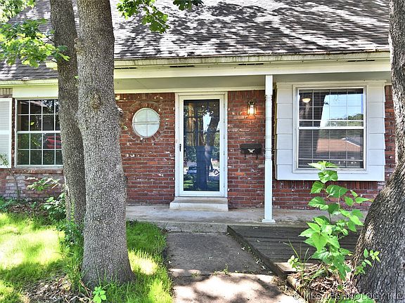 3rd image of 316 Redbud Ct