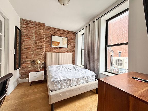 2nd image of 1694 Park Ave #833