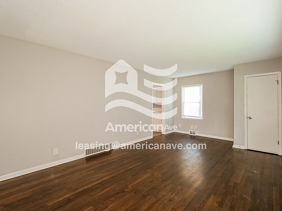 1008556_004_living_room_5.jpg