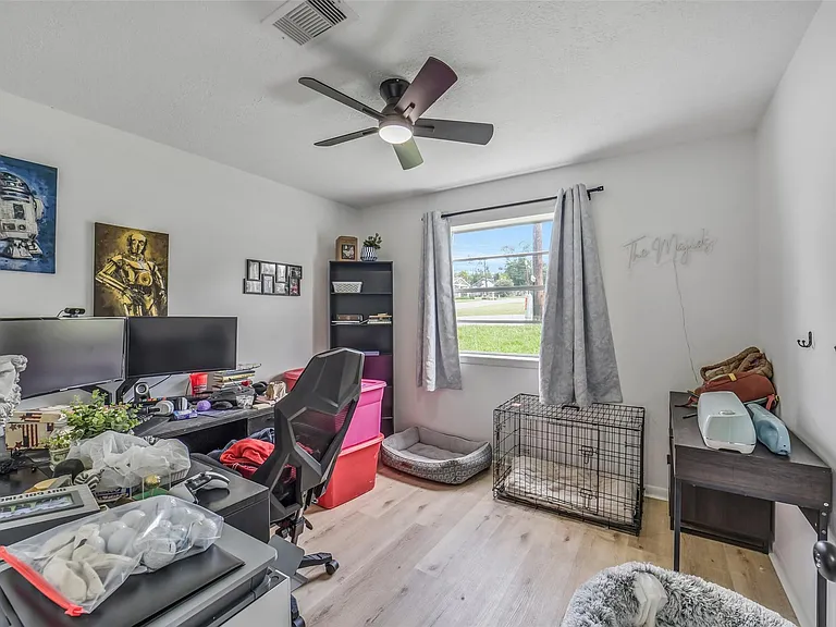 221 N Baron St — Photo 15