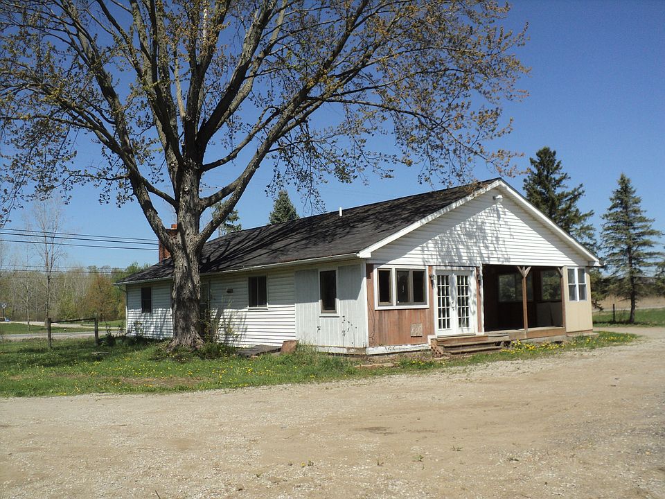 2nd image of 79170 Capac Rd