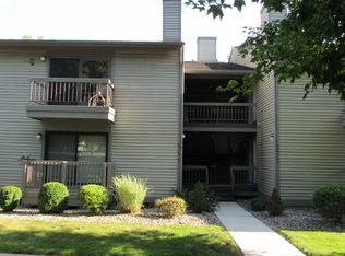 32 Sam Bonnell Dr #302, Clinton, NJ 08809