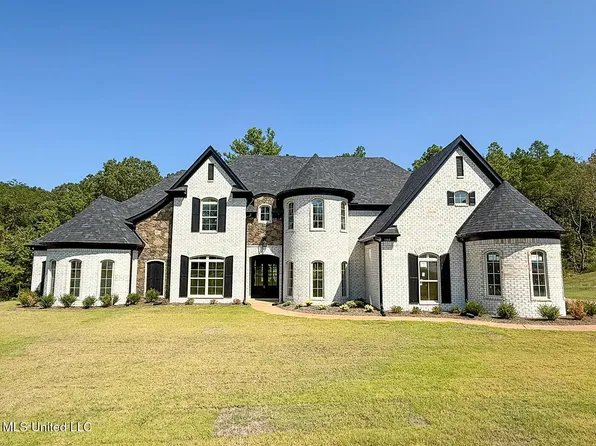 451 Poplar Ln, Holly Springs, MS 38635