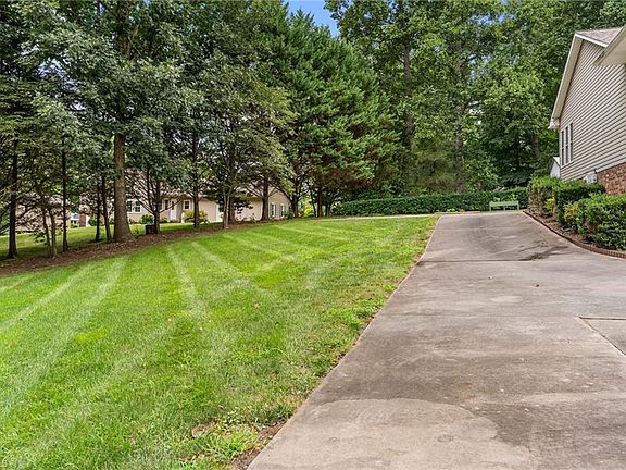 3rd image of 675 Country Club Rd