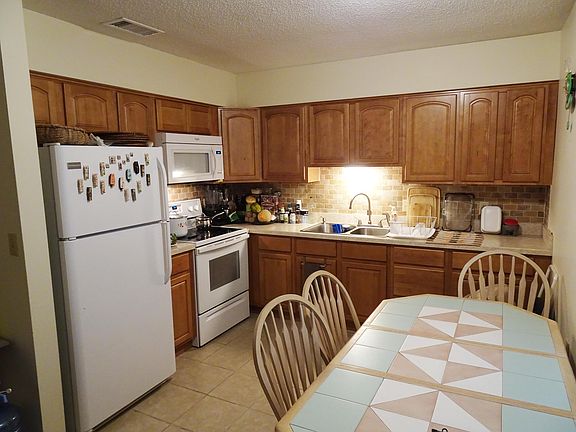 4th image of 1401 E 1st Ave