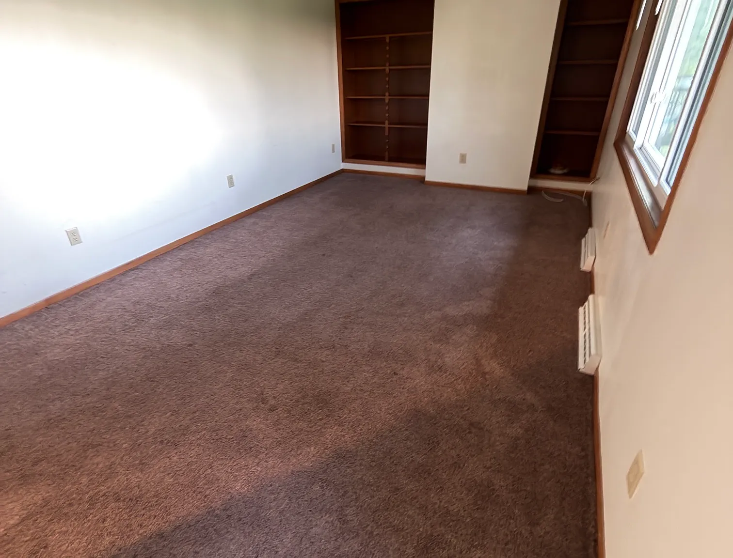 3 bed, $1,915 — Photo 2