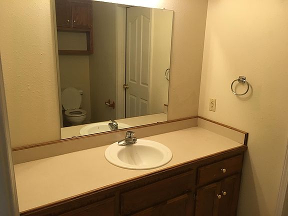 5th image of 406 W 16th Ct APT C