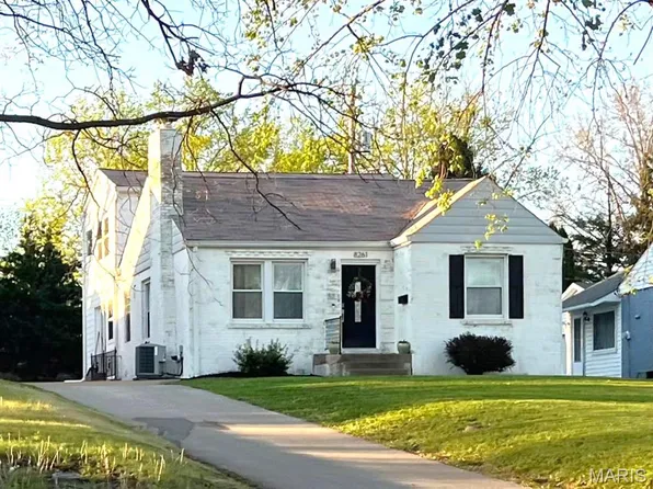8261 Watson Rd, Saint Louis, MO 63119