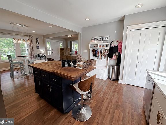 5th image of 16146 Thomas Rd