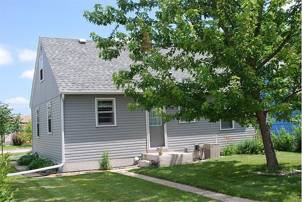 2nd image of 1437 N Prairie Ave