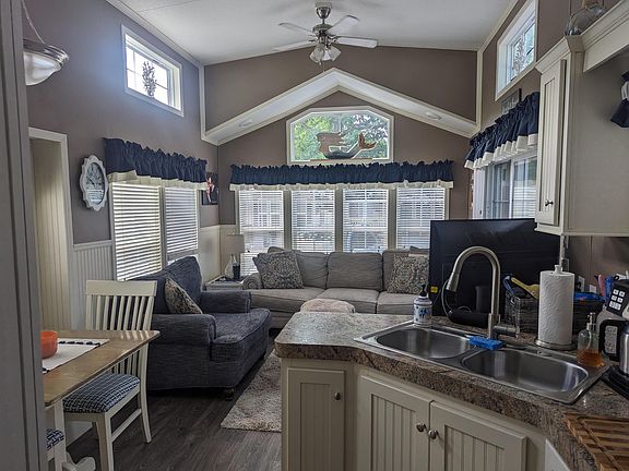 3rd image of 124 Holly St #3