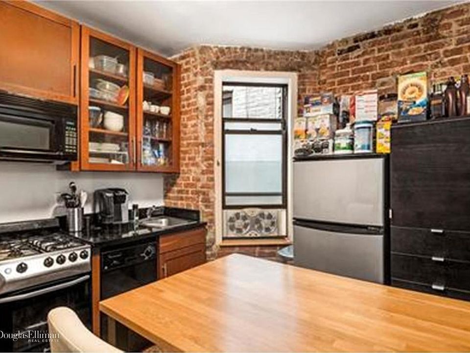 2nd image of 435 W 54th St APT 4B