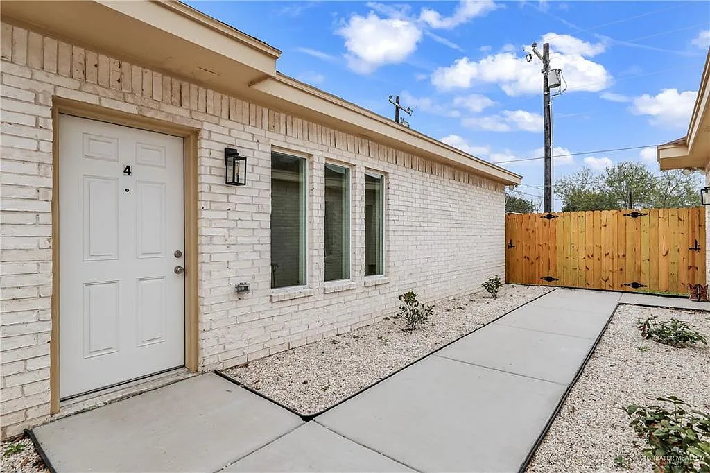 3 bed, 2.0 bath, 1248 sqft, $1,350 — Photo 2