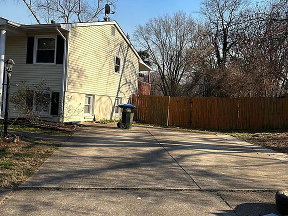 4th image of 4501 Edinburg Dr