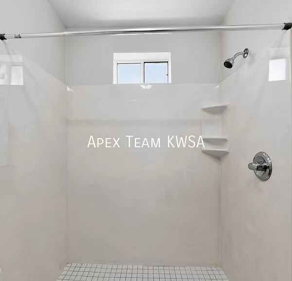 1414 W Delaware St — Photo 20