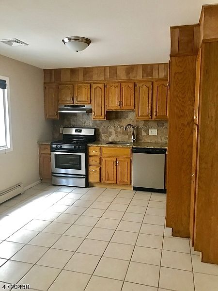 1st image of 416 Broad St APT 3