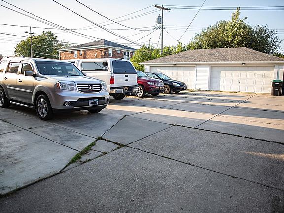 2nd image of 14 Stoneleigh Ave