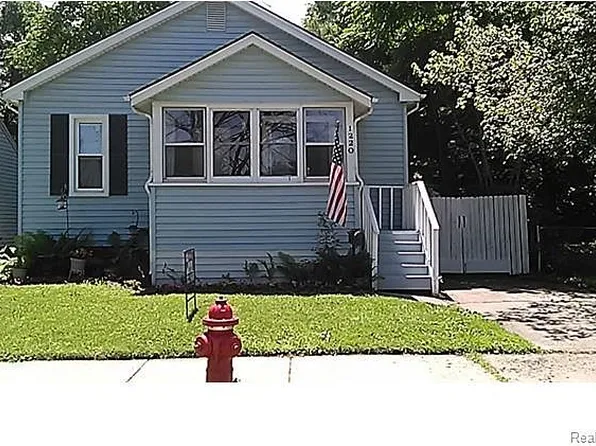 1220 E Granet Ave, Hazel Park, MI 48030