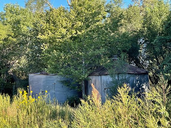 5th image of 464 NW 180th St