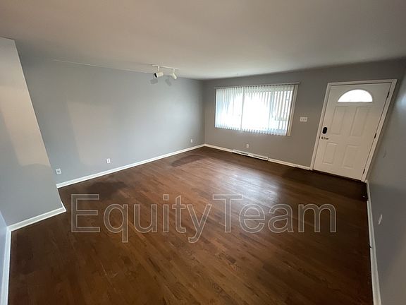2nd image of 3227 Blueacres Dr