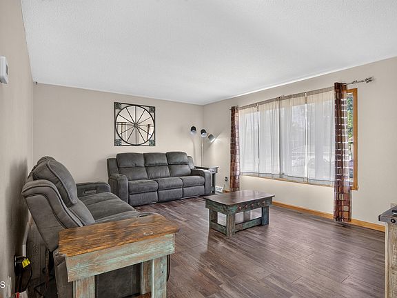 3rd image of 302 15th St SE