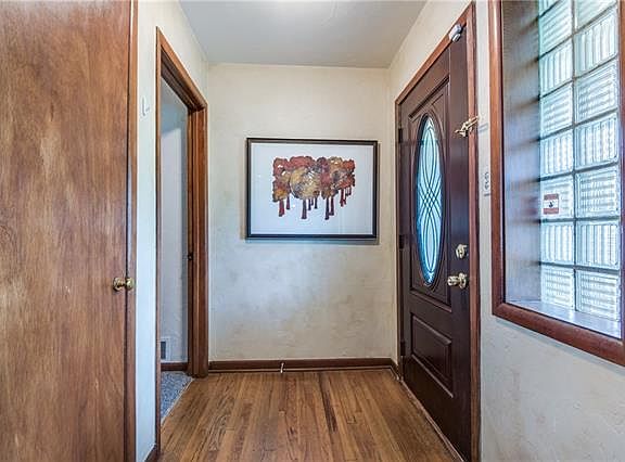 5th image of 143 W Ireland Dr