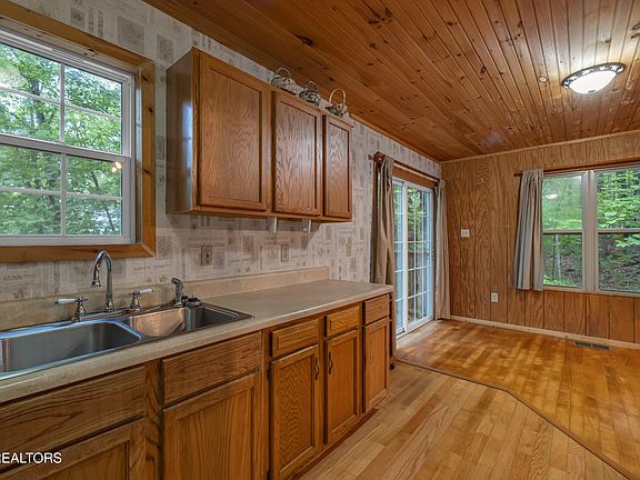 5th image of 3602 Locust Ridge Rd