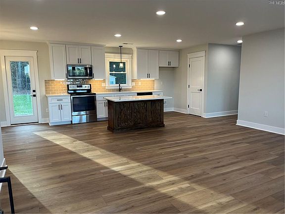 3rd image of 1802 Willis Hare Rd