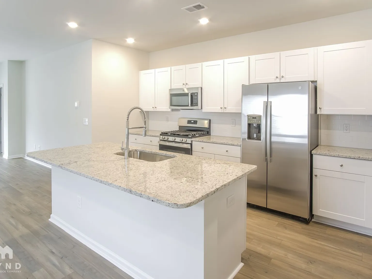 5 bed, 2.5 bath, 2535 sqft, $2,345 — Photo 3