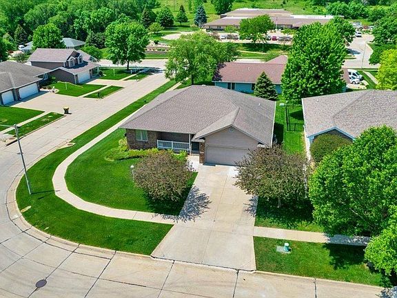 3rd image of 2015 Strawberry Ln