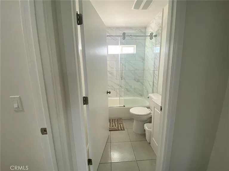 10059 Woodale Ave — Photo 7