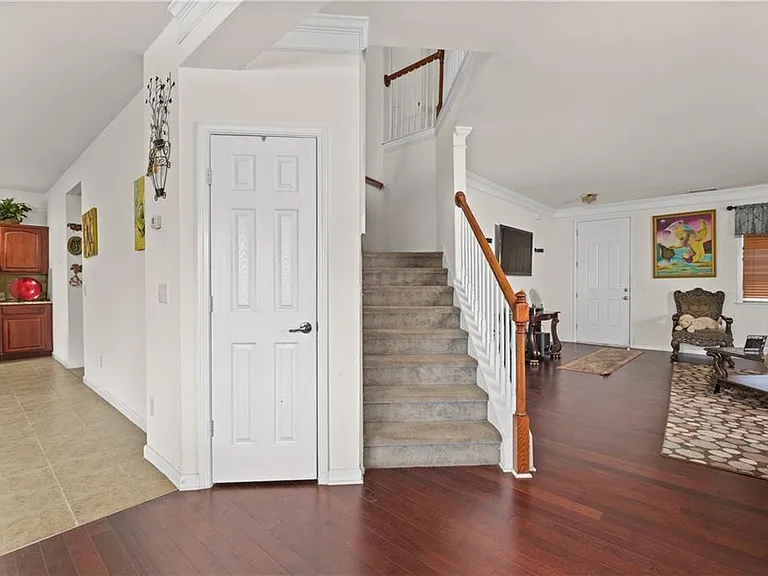2033 Rolling Rock Ct — Photo 5