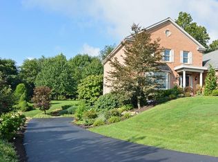 933 Red Oak Dr, Pittsburgh, PA