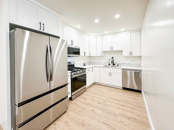 2nd image of 500 Jackson Pl Unit 306