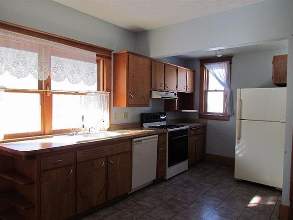 3rd image of 3134 Vine St