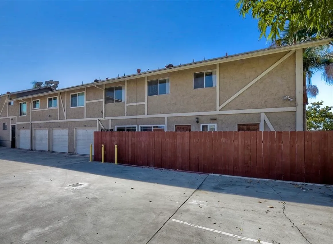 2 bed, 802 sqft, $2,500 — Photo 3