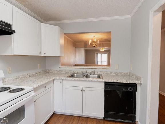4th image of 2505 W Broad St APT 323