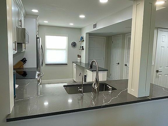4th image of 105 Paradise Harbour Blvd APT 211