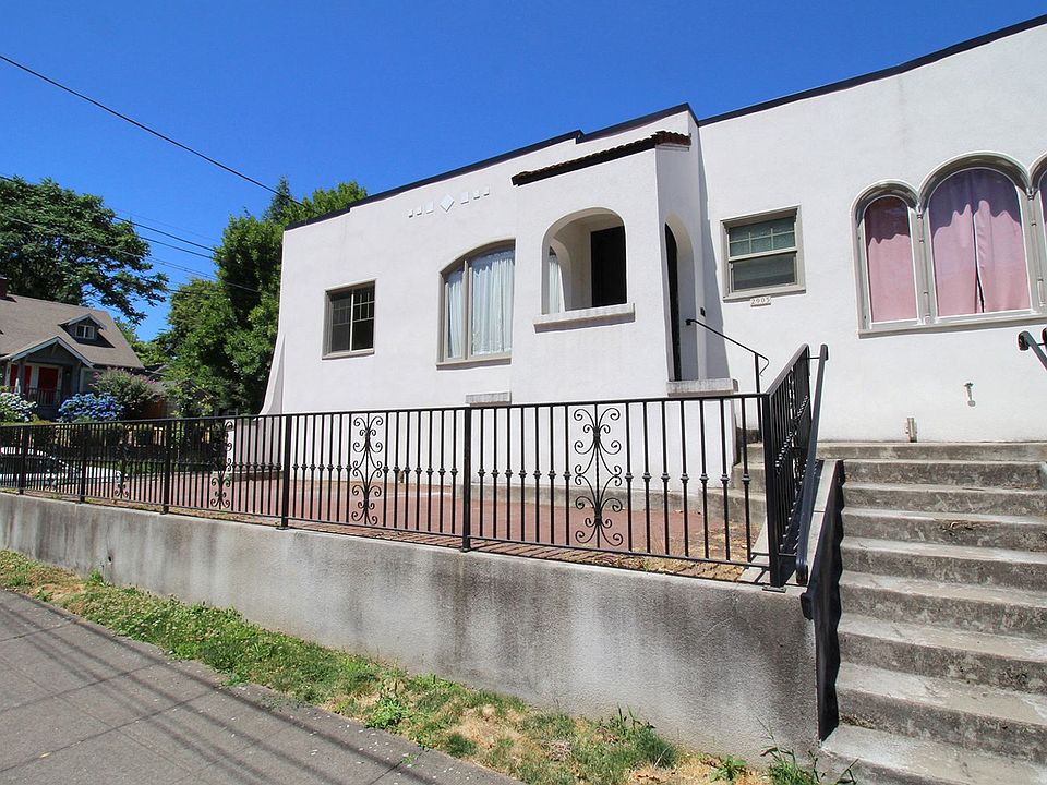 1st image of 2905-2915 SE Alder St #2911
