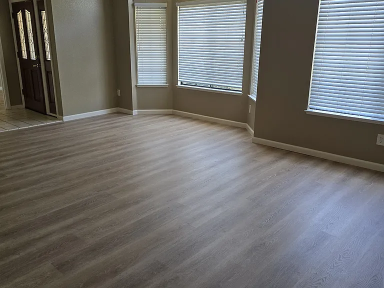 421 Community Dr — Photo 19