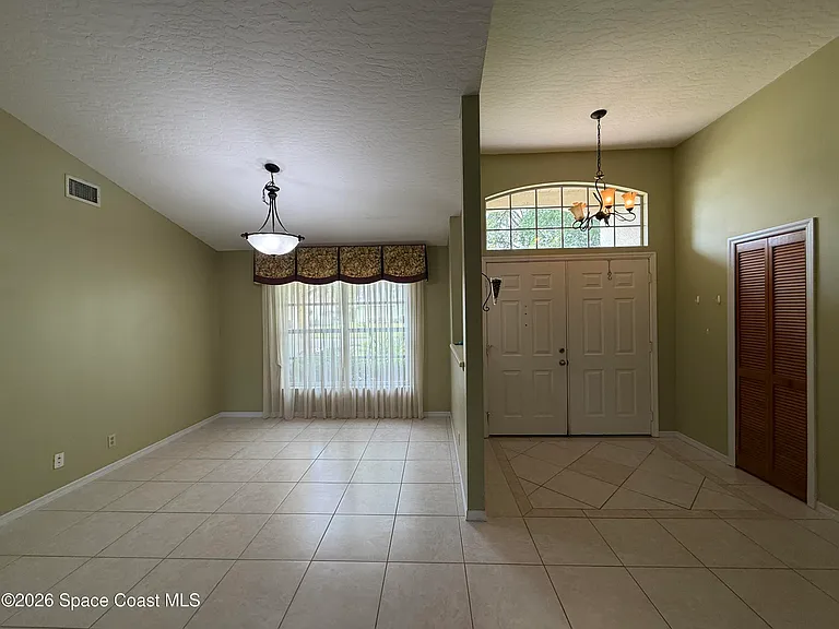 925 Falls Trl — Photo 4