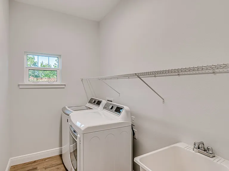 1398 Tullagee Ave — Photo 28