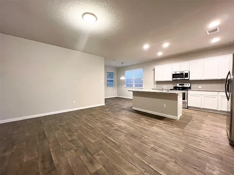 105 Naset Dr — Photo 8