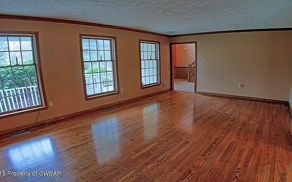 5th image of 111 White Tail Dr