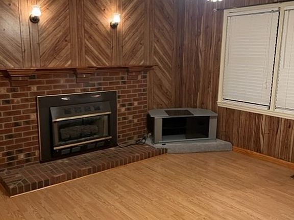 4th image of 4221 Valley Cir