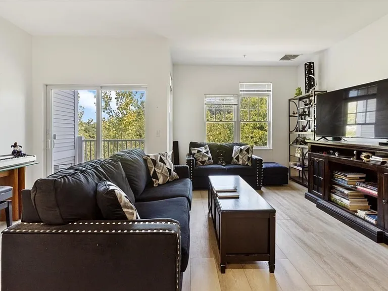 614 Pond St #1303 — Photo 4