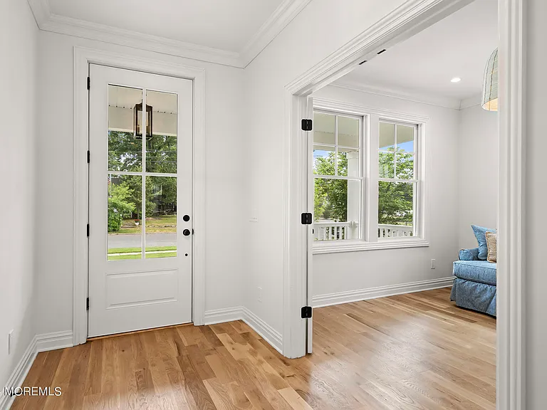 555 Sussex Ave — Photo 3
